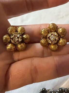 Vintage Gold Tone Floral Cluster Earrings